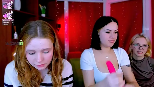 Snapshot of vivy_star1 chatting on 02.25.26 vivy star1 online show from 02.25.26