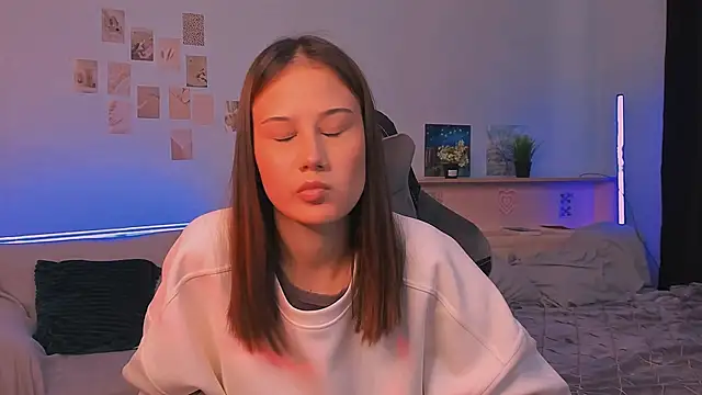 Snapshot of adelle046 chatting on 10.02.25 adelle046 online show from 10.02.25