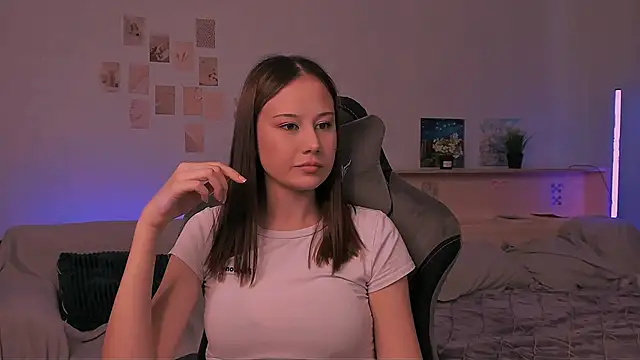 Snapshot of adelle046 chatting on 10.06.25 adelle046 online show from 10.06.25