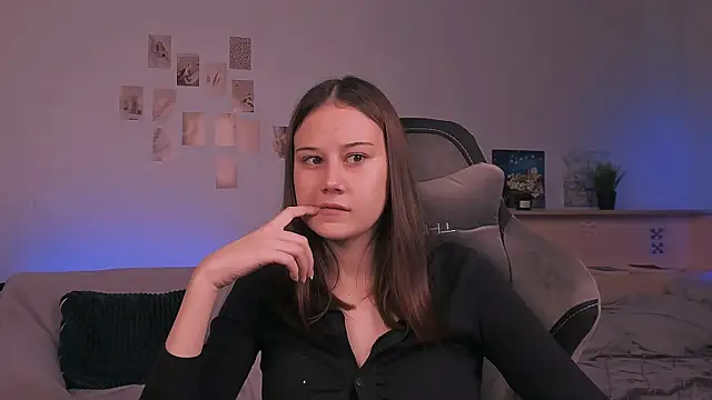 Snapshot of adelle046 chatting on 10.12.25 adelle046 online show from 10.12.25