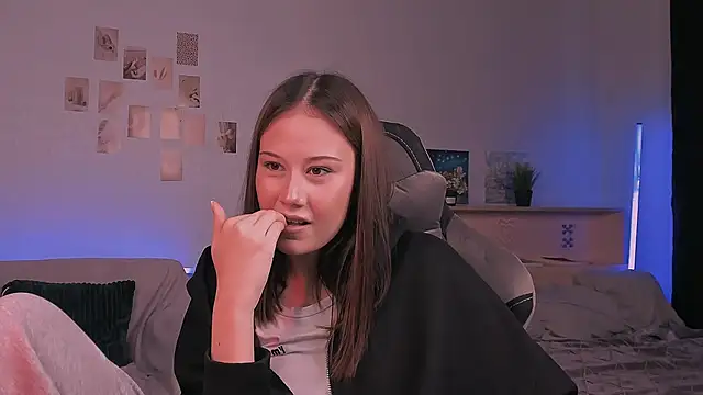 Snapshot of adelle046 chatting on 10.14.25 adelle046 online show from 10.14.25