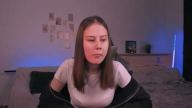 Snapshot of adelle046 chatting on 10.16.25 adelle046 online show from 10.16.25