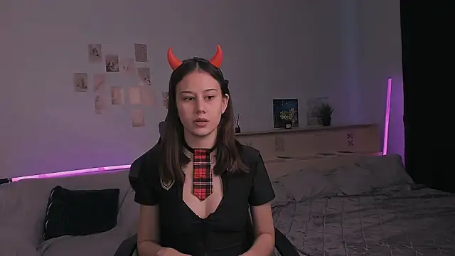 Snapshot of adelle046 chatting on 10.31.25 adelle046 online show from 10.31.25