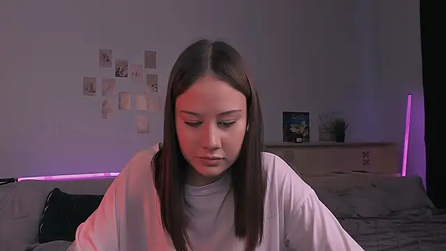 Snapshot of adelle046 chatting on 11.02.25 adelle046 online show from 11.02.25