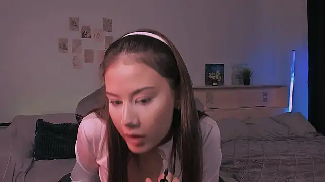 Snapshot of adelle046 chatting on 11.06.25 adelle046 online show from 11.06.25