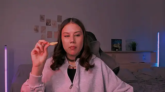 Snapshot of adelle046 chatting on 11.11.25 adelle046 online show from 11.11.25