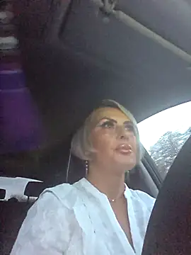 KirraWhite online show from 10.07.25