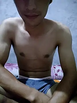 Snapshot of Uh-em95 chatting on 10.03.25 Uh-em95 online show from 10.03.25