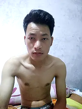 Snapshot of Uh-em95 chatting on 10.12.25 Uh-em95 online show from 10.12.25