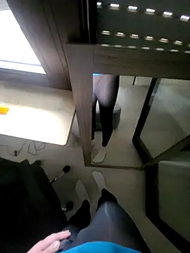 Snapshot of rezzzze chatting on 10.12.25 rezzzze online show from 10.12.25