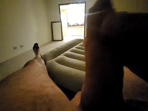 Snapshot of rezzzze chatting on 10.12.25 rezzzze online show from 10.12.25