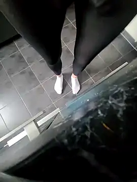 Snapshot of rezzzze chatting on 11.01.25 rezzzze online show from 11.01.25