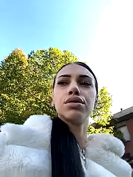 Snapshot of ilariea_girl chatting on 10.08.25 ilariea girl online show from 10.08.25