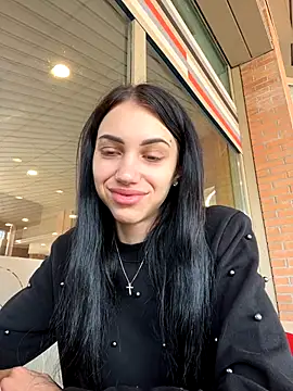 Snapshot of ilariea_girl chatting on 10.11.25 ilariea girl online show from 10.11.25