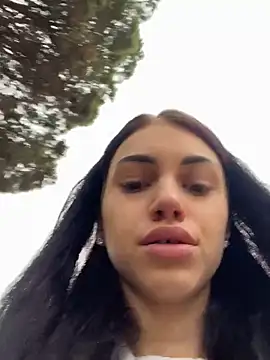 Snapshot of ilariea_girl chatting on 10.22.25 ilariea girl online show from 10.22.25