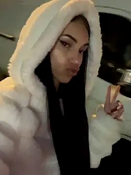 Snapshot of ilariea_girl chatting on 11.07.25 ilariea girl online show from 11.07.25