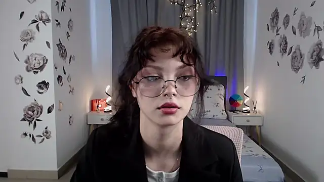 Snapshot of MileyRood chatting on 10.01.25 MileyRood online show from 10.01.25