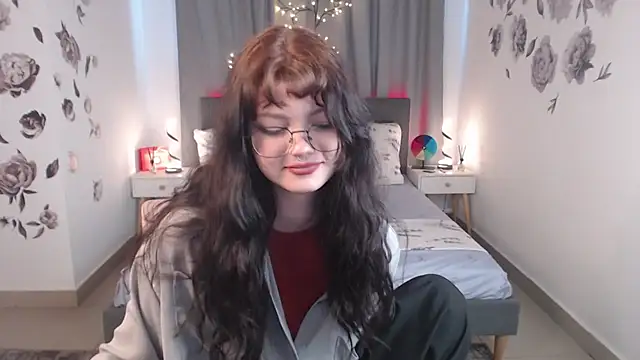 Snapshot of MileyRood chatting on 10.20.25 MileyRood online show from 10.20.25