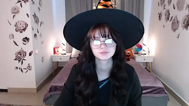 Snapshot of MileyRood chatting on 10.29.25 MileyRood online show from 10.29.25