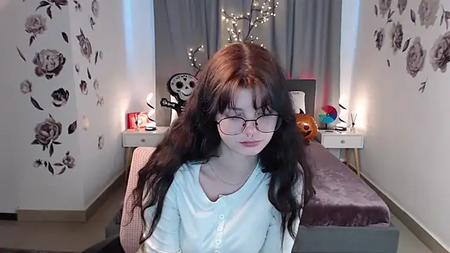 Snapshot of MileyRood chatting on 11.01.25 MileyRood online show from 11.01.25