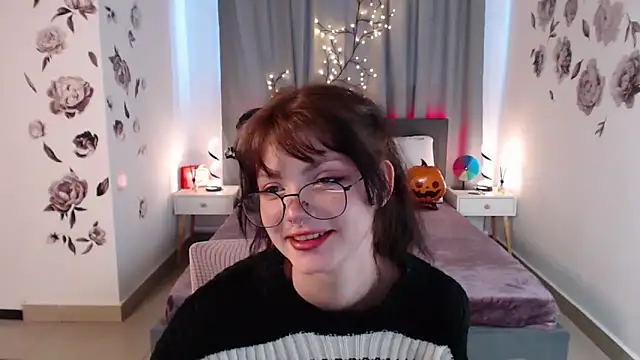 Snapshot of MileyRood chatting on 11.03.25 MileyRood online show from 11.03.25