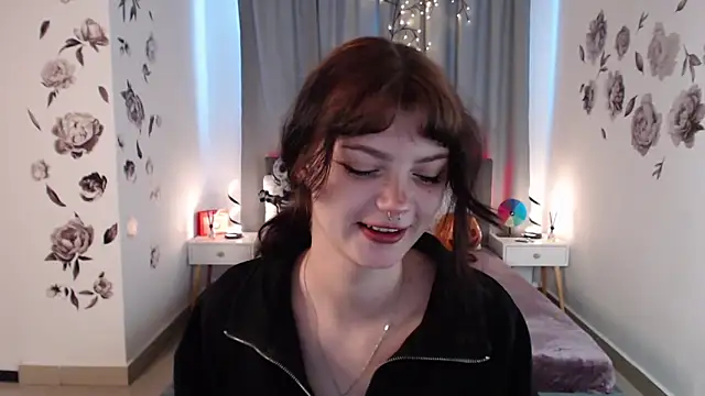 Snapshot of MileyRood chatting on 11.04.25 MileyRood online show from 11.04.25