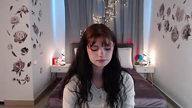 Snapshot of MileyRood chatting on 11.06.25 MileyRood online show from 11.06.25