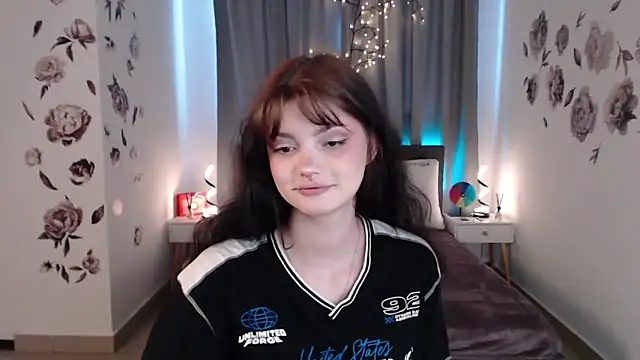 Snapshot of MileyRood chatting on 11.11.25 MileyRood online show from 11.11.25