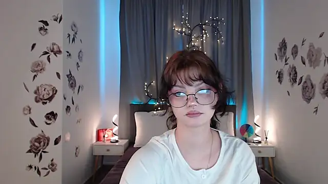 Snapshot of MileyRood chatting on 11.15.25 MileyRood online show from 11.15.25