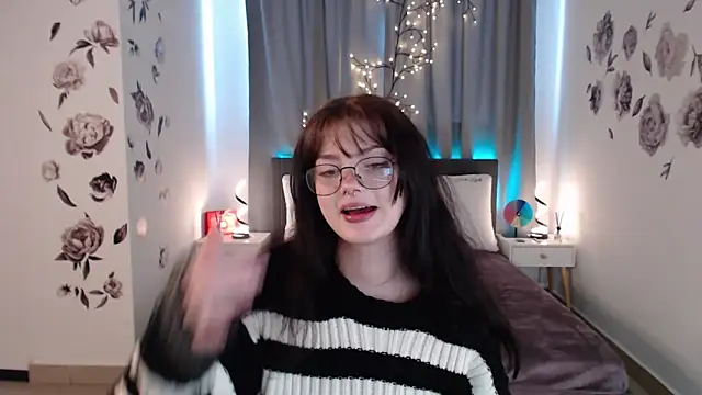 Snapshot of MileyRood chatting on 11.16.25 MileyRood online show from 11.16.25