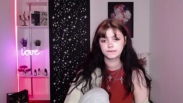 Snapshot of MileyRood chatting on 11.18.25 MileyRood online show from 11.18.25