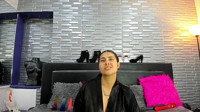 Snapshot of ChloeMorelli chatting on 10.03.25 ChloeMorelli online show from 10.03.25