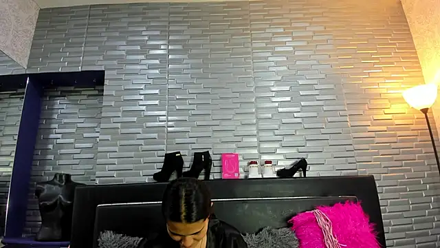 Snapshot of ChloeMorelli chatting on 10.04.25 ChloeMorelli online show from 10.04.25