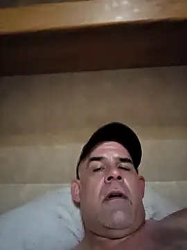 Snapshot of DeeBestEver chatting on 10.04.25 DeeBestEver online show from 10.04.25