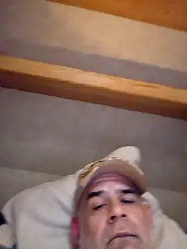 Snapshot of DeeBestEver chatting on 10.11.25 DeeBestEver online show from 10.11.25