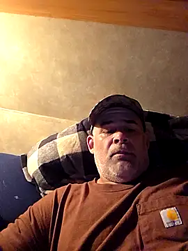 Snapshot of DeeBestEver chatting on 10.28.25 DeeBestEver online show from 10.28.25