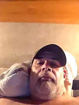 Snapshot of DeeBestEver chatting on 11.01.25 DeeBestEver online show from 11.01.25