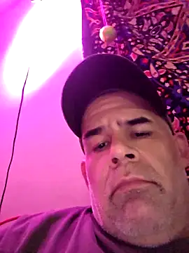 Snapshot of DeeBestEver chatting on 11.12.25 DeeBestEver online show from 11.12.25