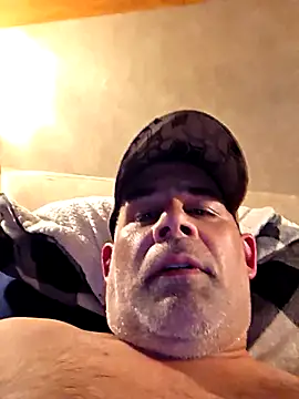 Snapshot of DeeBestEver chatting on 11.13.25 DeeBestEver online show from 11.13.25