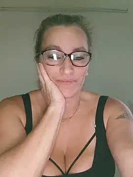 Snapshot of Fifi83Bell chatting on 10.03.25 Fifi83Bell online show from 10.03.25