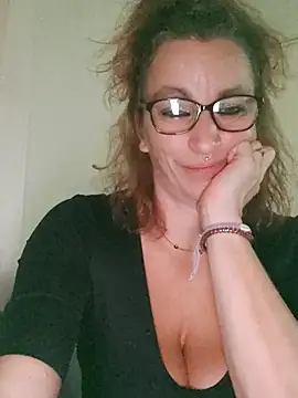 Fifi83Bell online show from 11.27.25