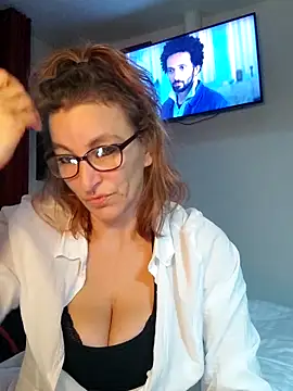 Fifi83Bell online show from 12.16.25