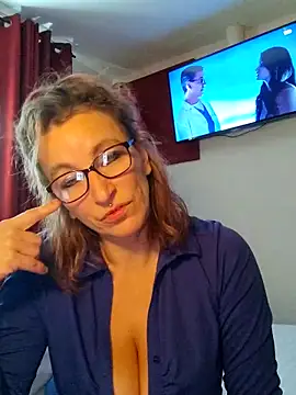 Fifi83Bell online show from 12.17.25