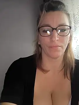 Snapshot of Fifi83Bell chatting on 02.13.26 Fifi83Bell online show from 02.13.26