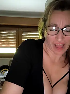 Snapshot of Fifi83Bell chatting on 03.07.26 Fifi83Bell online show from 03.07.26