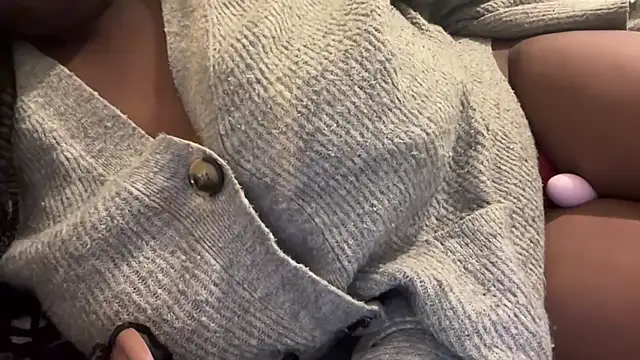 Snapshot of nanaisbackk chatting on 10.11.25 nanaisbackk online show from 10.11.25