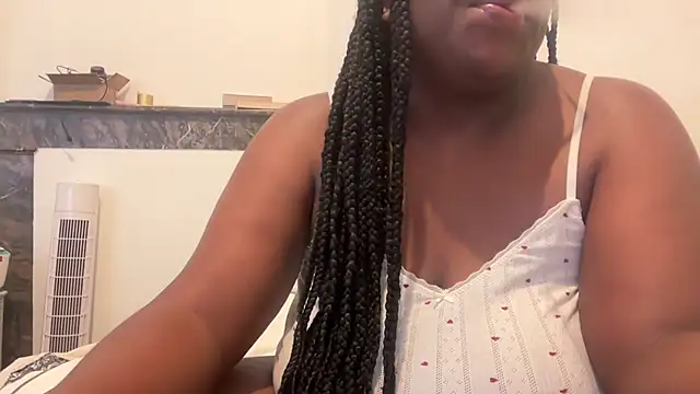 Snapshot of nanaisbackk chatting on 10.21.25 nanaisbackk online show from 10.21.25