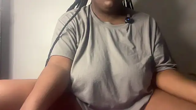 Snapshot of nanaisbackk chatting on 10.25.25 nanaisbackk online show from 10.25.25