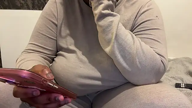 Snapshot of nanaisbackk chatting on 10.29.25 nanaisbackk online show from 10.29.25