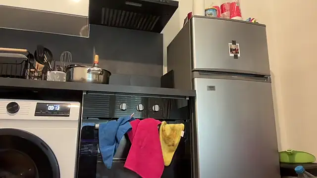 Snapshot of nanaisbackk chatting on 11.04.25 nanaisbackk online show from 11.04.25